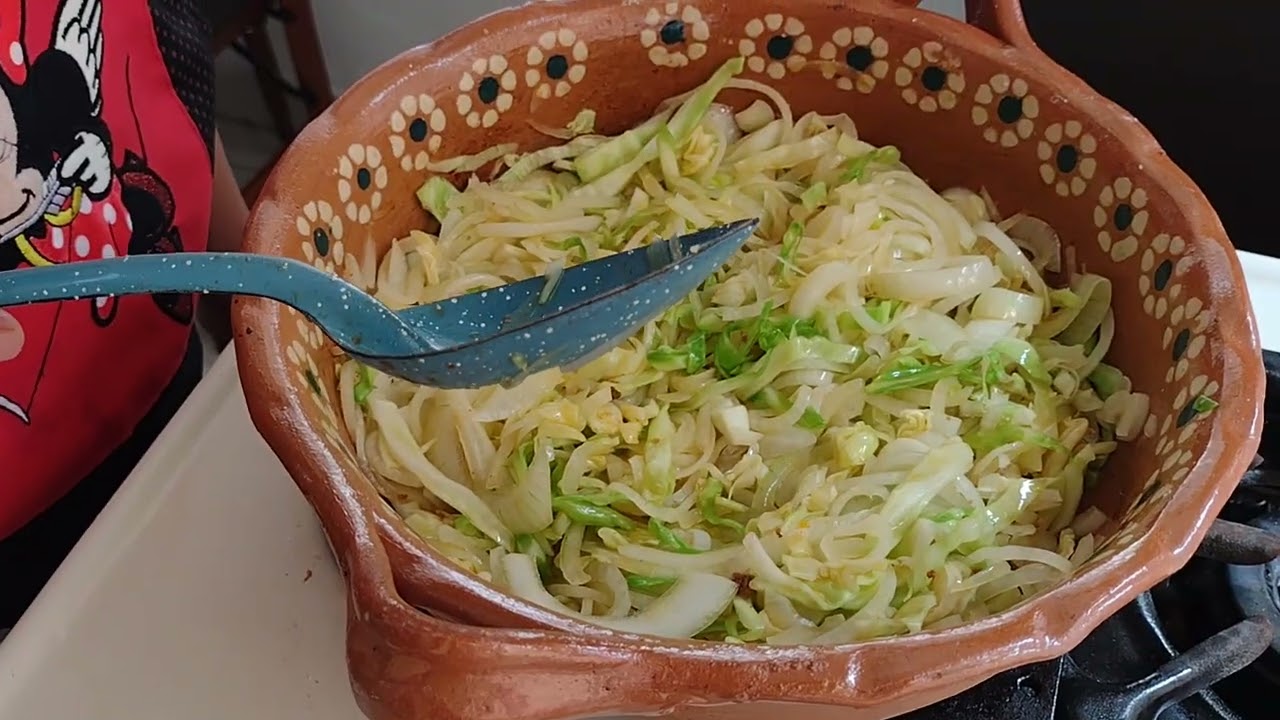 Sabrosa tinga de col con longaniza! Atrévete a prepararla