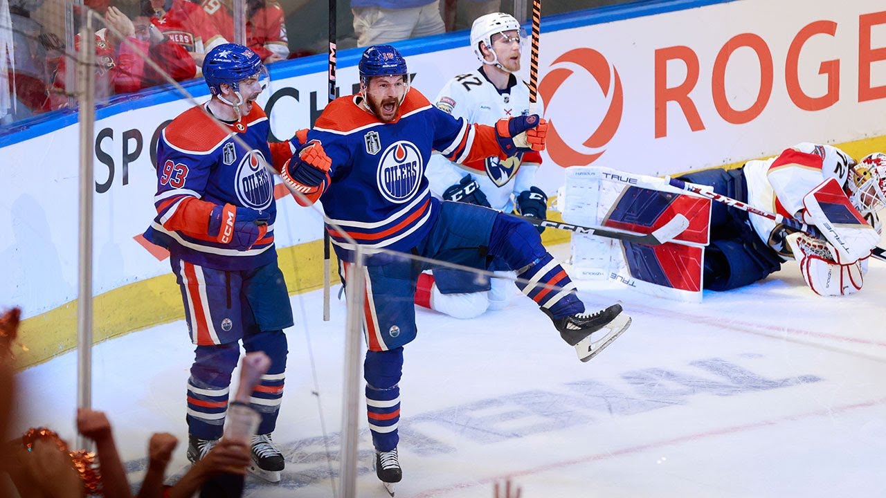Hyman makes it 3-0 and it's MADNESS in Edmonton 🔊