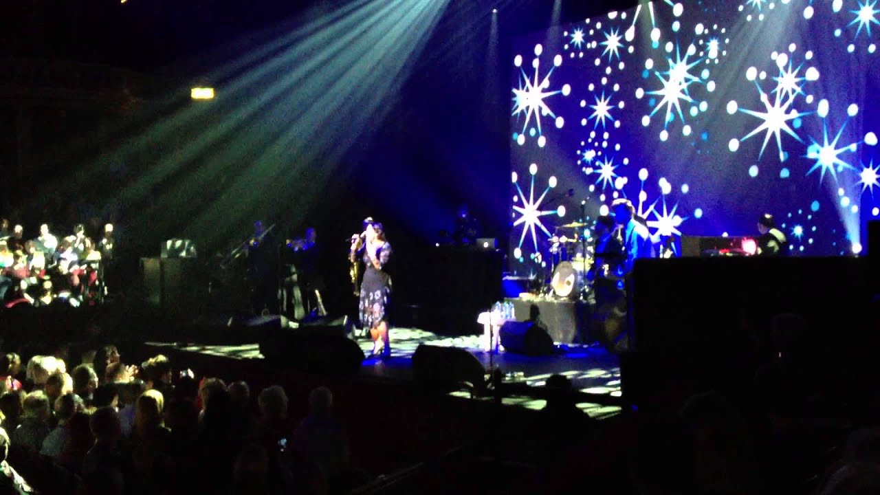 Caro Emerald - A Night Like This (Royal Albert Hall)