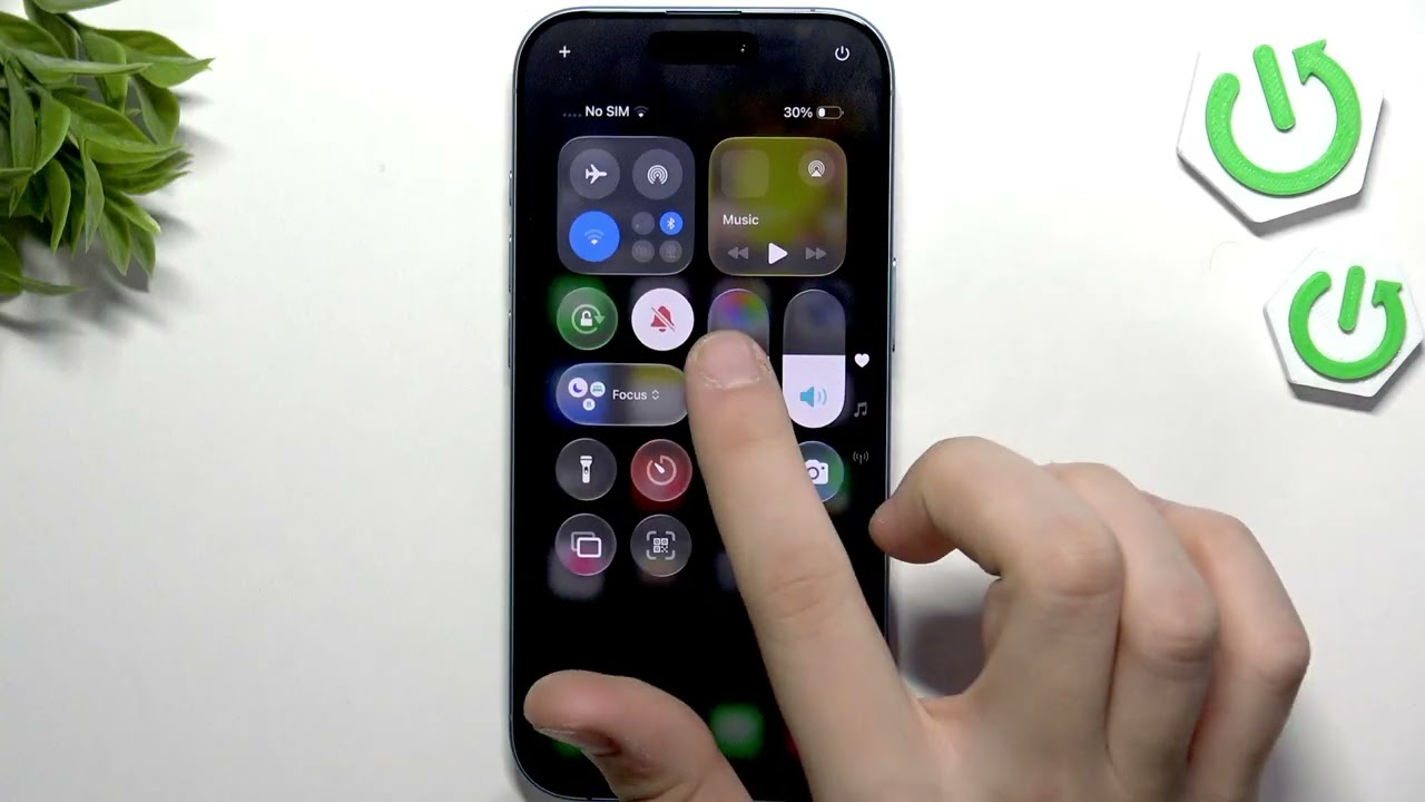 Исправление желтоватого оттенка на дисплее iPhone 17 (True Tone)