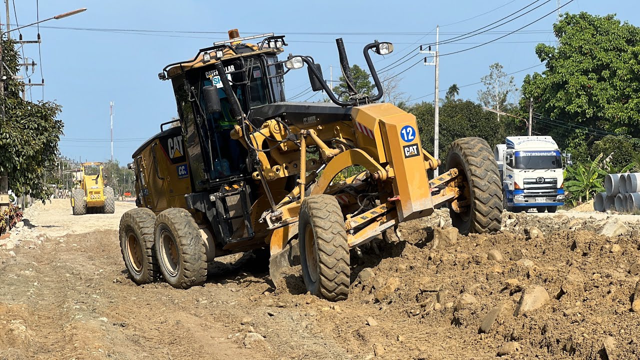 รถเกรดตัวแรง CAT 140M มิกซ์ทรายกรวด ขยายถนนสี่เลน17โล