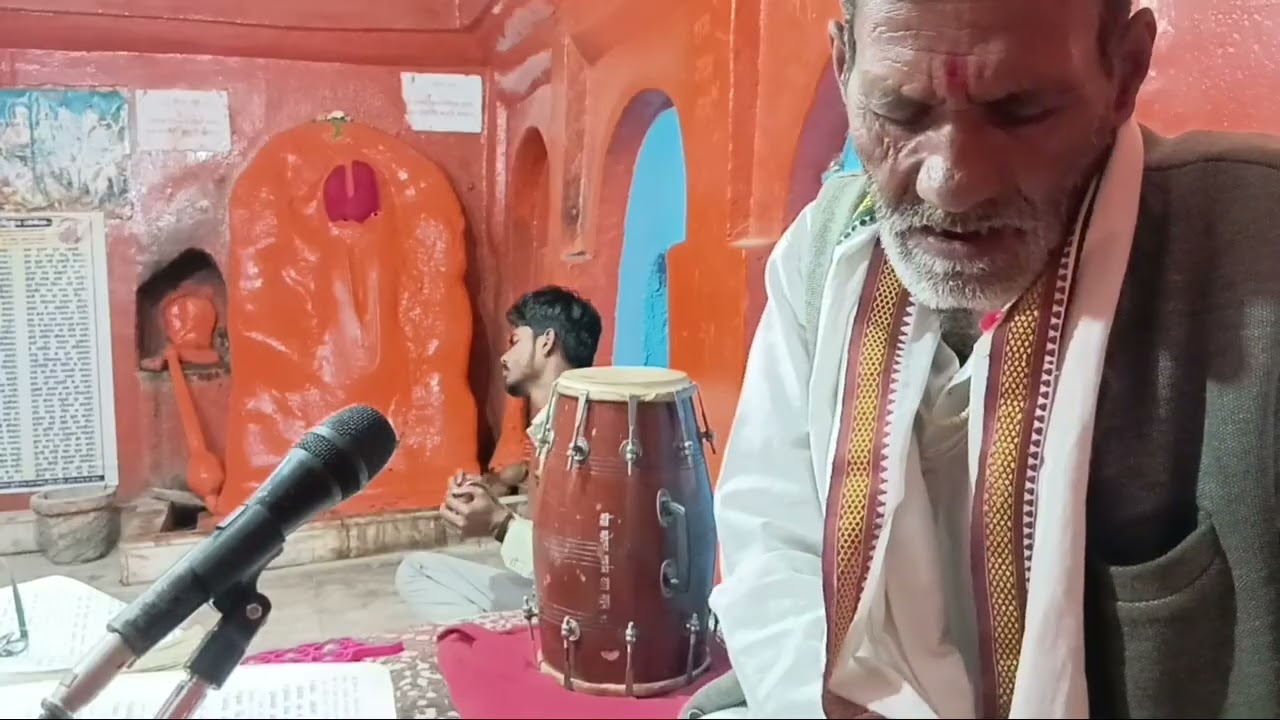 जिला सागर गिरने वाले रेडी है तहसील गड़ा के पास में करा के पुजारी मंदिर बड़े हनुमान जी के मंदिर के पी