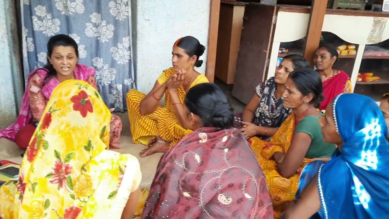 अस्मि ताईंनी आर्थिक साक्षरता प्रशिक्षण दिले, यादव नगर, सक्षम प्रभागसंघ, वंजारवाडा, बोईसर 