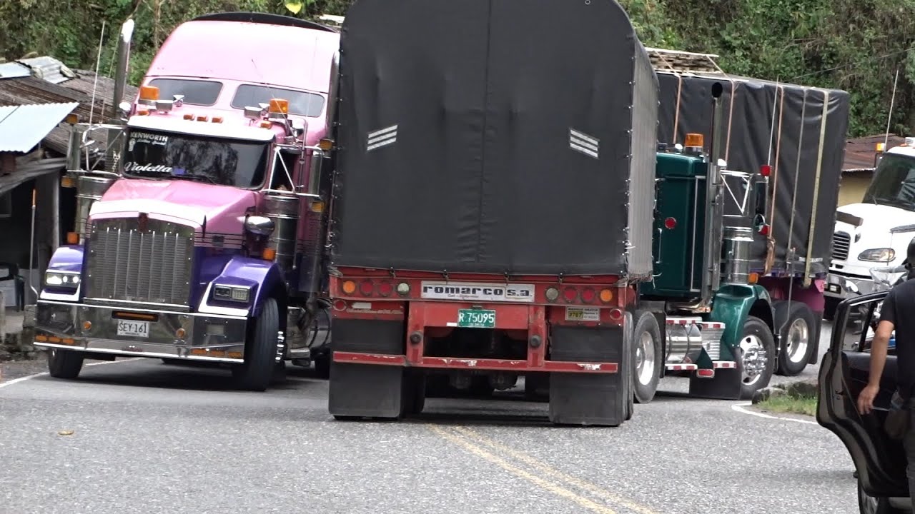 CASI SE CHOCAN DOS TRACTOCAMIONES!!! | Recorriendo Colombia Sobre 22 Ruedas | Parte 1