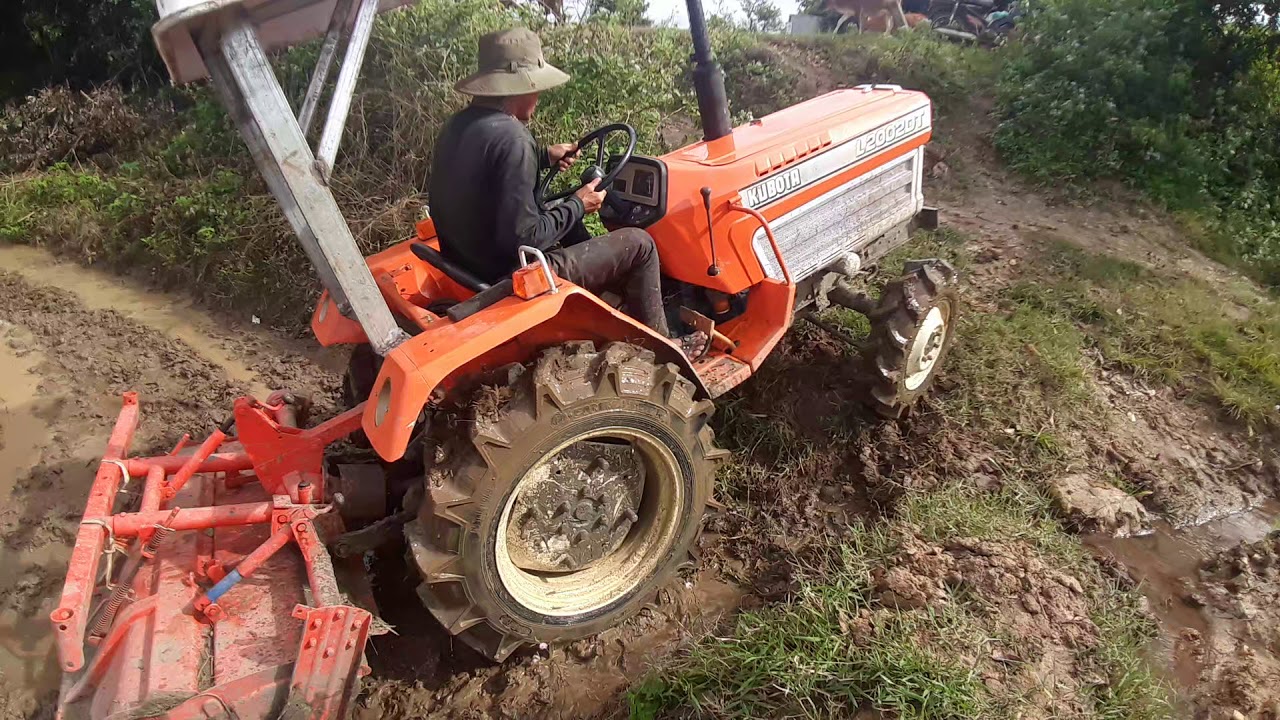 Anh em sinh đôi lên bơ vật va cua kubota 2002 va 1800
