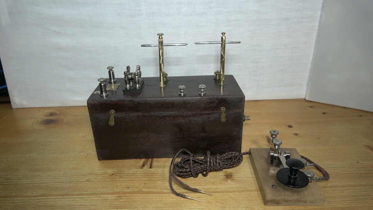 Présentation d'un émetteur télégraphique à étincelles de 1912