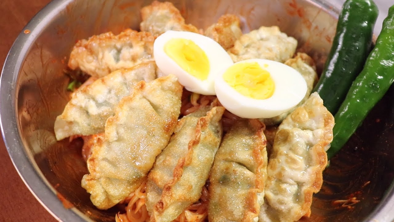 쫄면은 거들뿐 비빔만두 먹방입니다!!