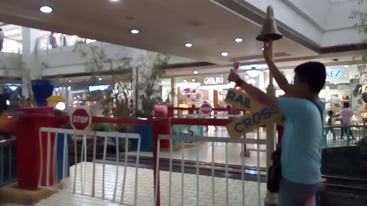 Festival Mall Short Barrier 1