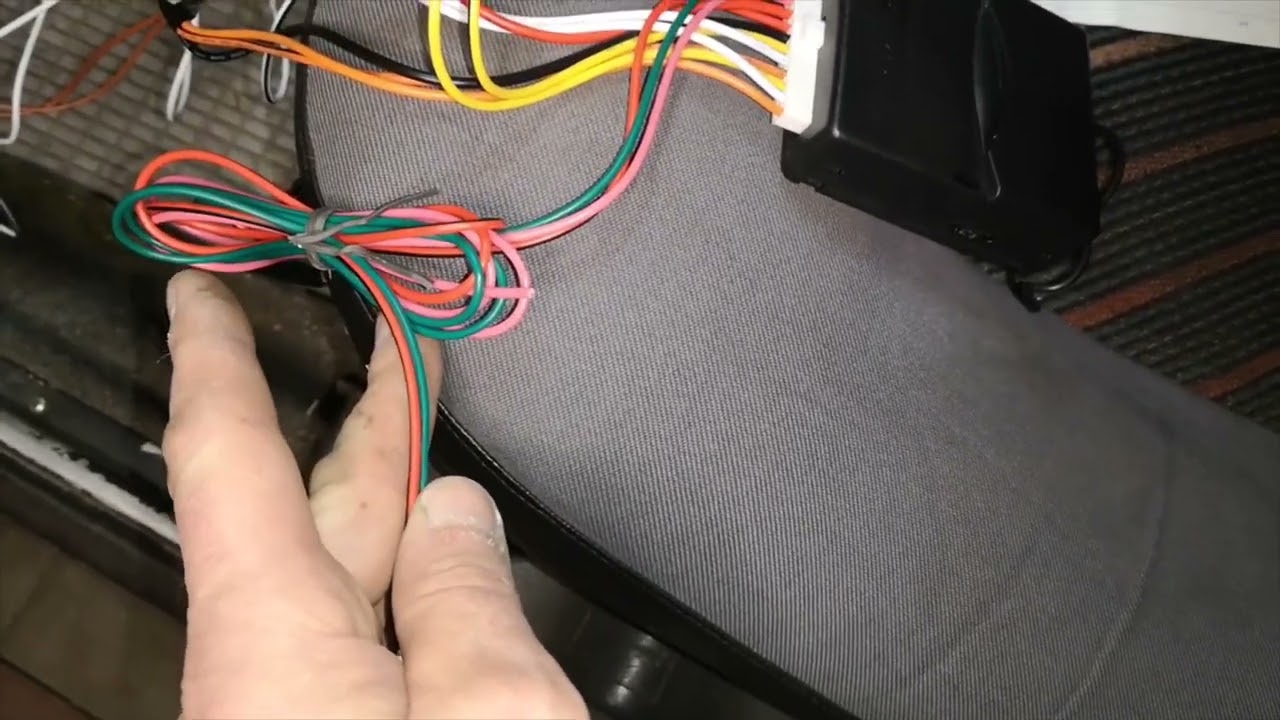 Montaż centralnego zamka do Poloneza