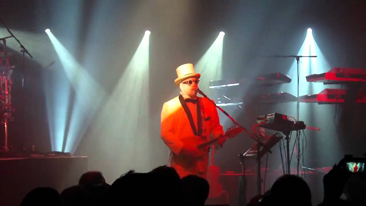 "Phasors on Stun" ~ Nash The Slash live 2010~St.Catharines, Ontario