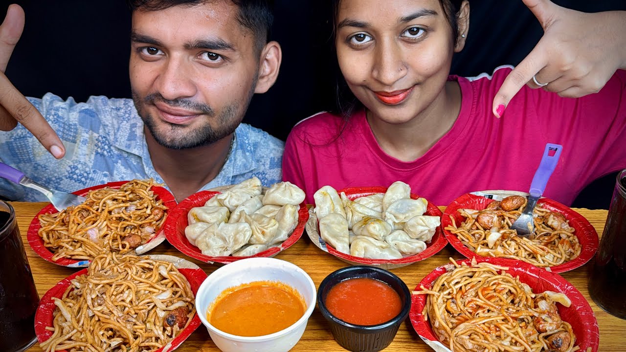 EATING VEG PANEER MOMOS HAKKA NOODLES MUKBANG|SPICY MOMOS EATING|STREET FOOD