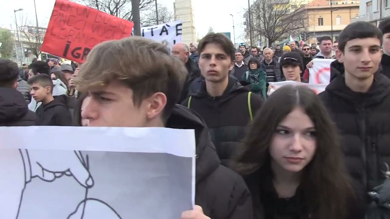 Protesta trattori, in centinaia sul lungomare da Pescara a Montesilvano