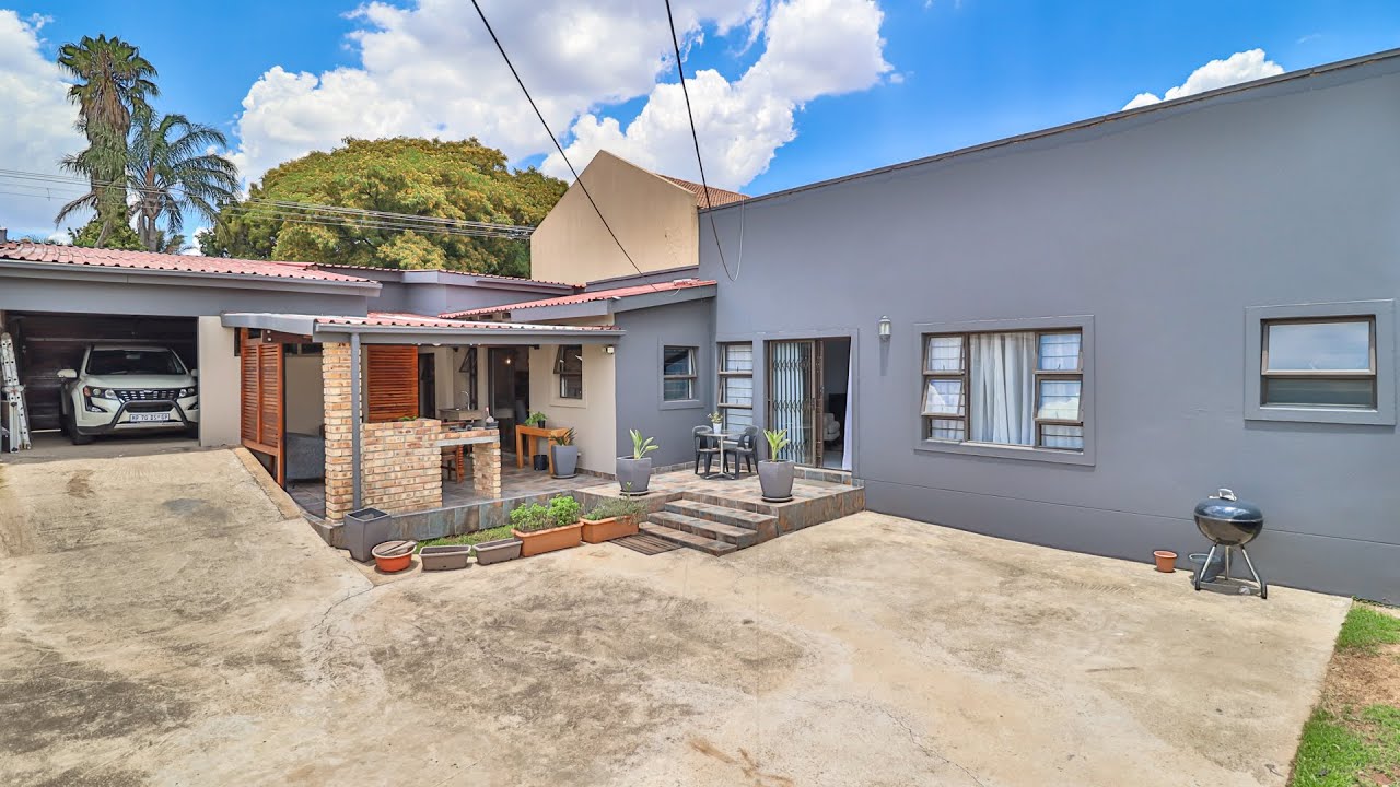3 Bedroom 2.5 Bathroom House with 2 Bed Cottage for Sale in Greymont