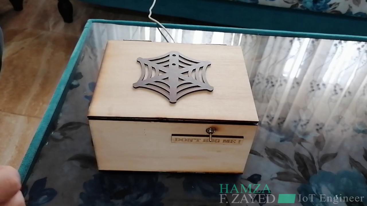 Useless box - Bug version (include voices)