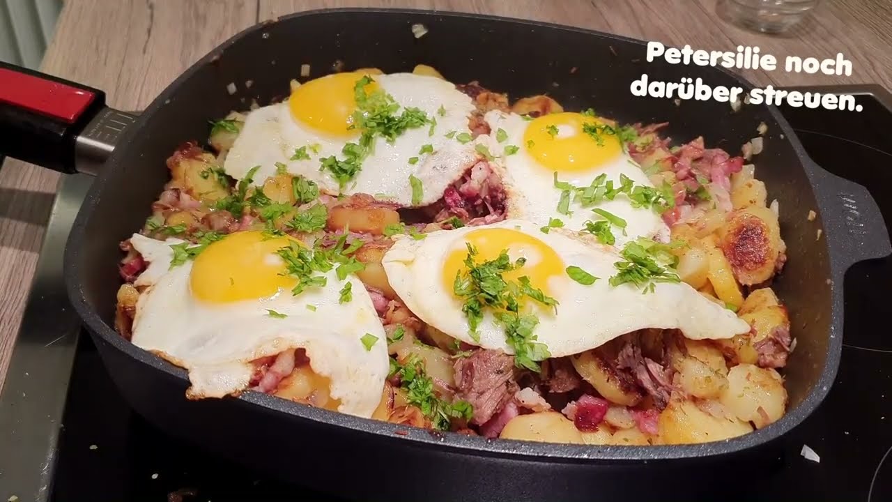 Tiroler Gröstl mit Rindfleisch, Kartoffeln und Speck und Restezutaten, eine perfekte Resteverwertung