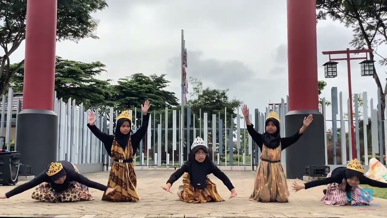 Tari Wonderland Indonesia - Zidni Ilman Tahfidz School