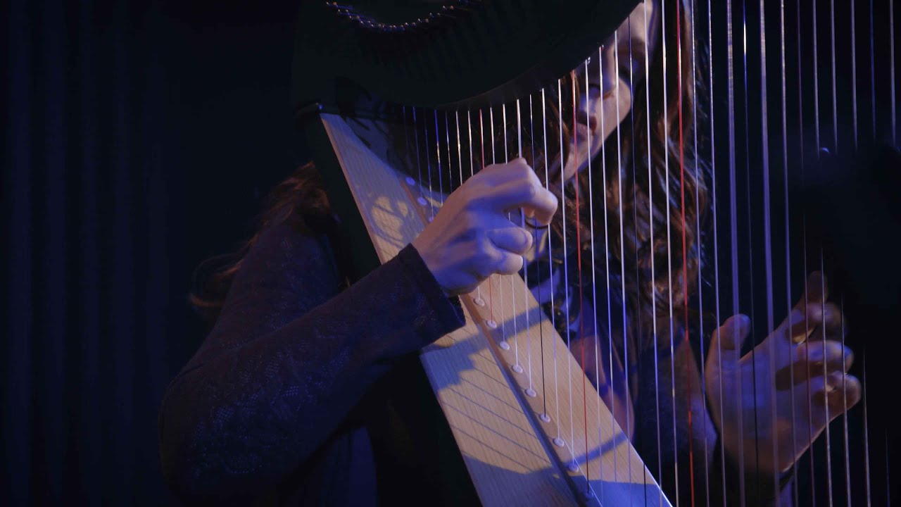Ushag Veg Ruy (performed by Spinning Wheel)