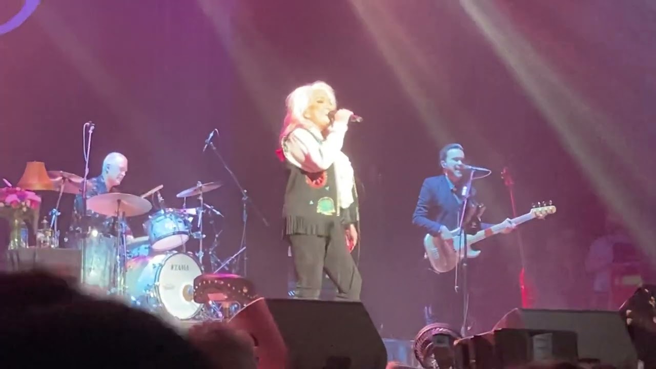 Strong enough to bend Tanya Tucker live