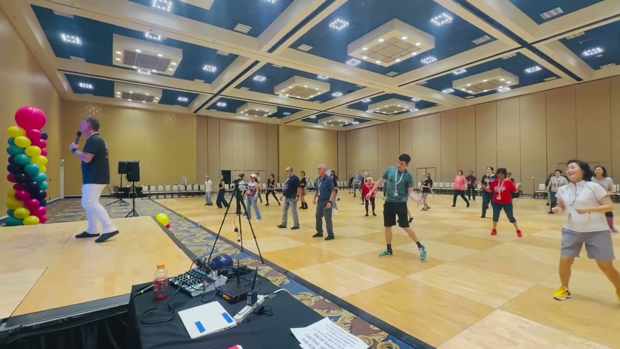 Looking For You - DEMO - 64 Ct, 2W, Intermediate Line Dance. Choreographed: Jo Kinser & John Kinser