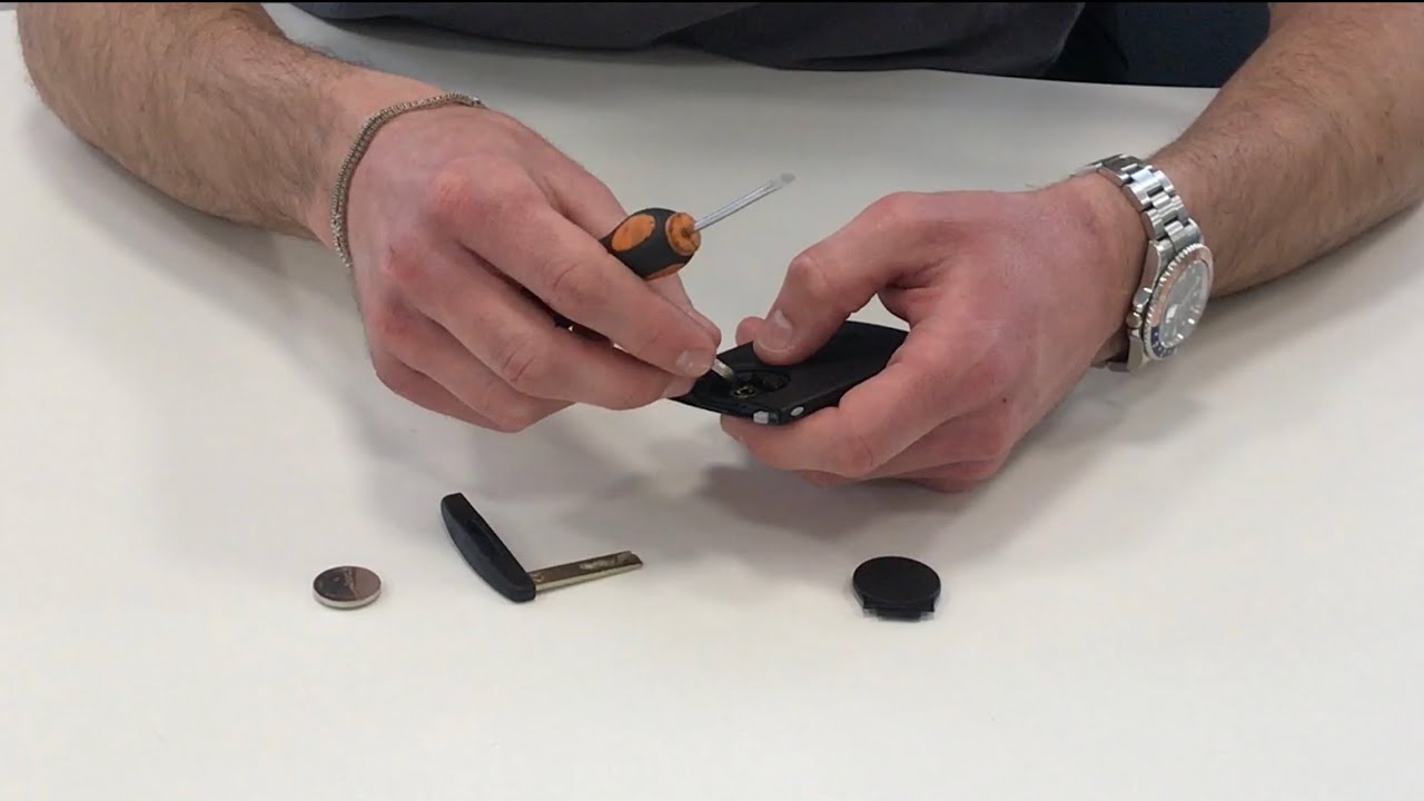 Come cambiare la batteria ad un telecomando Renault