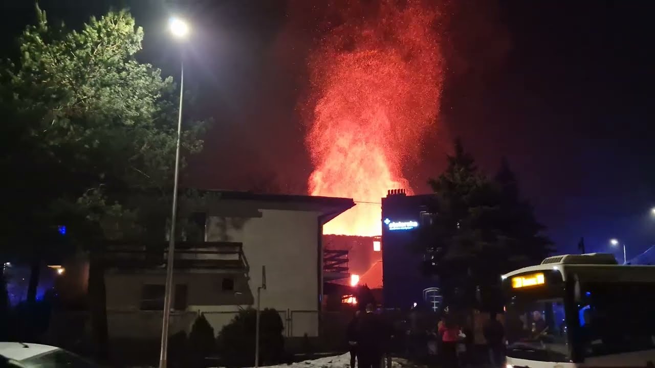 Pożar pustostanu przy ul. Rzemieślniczej w Nowym Sączu 17.01.2025