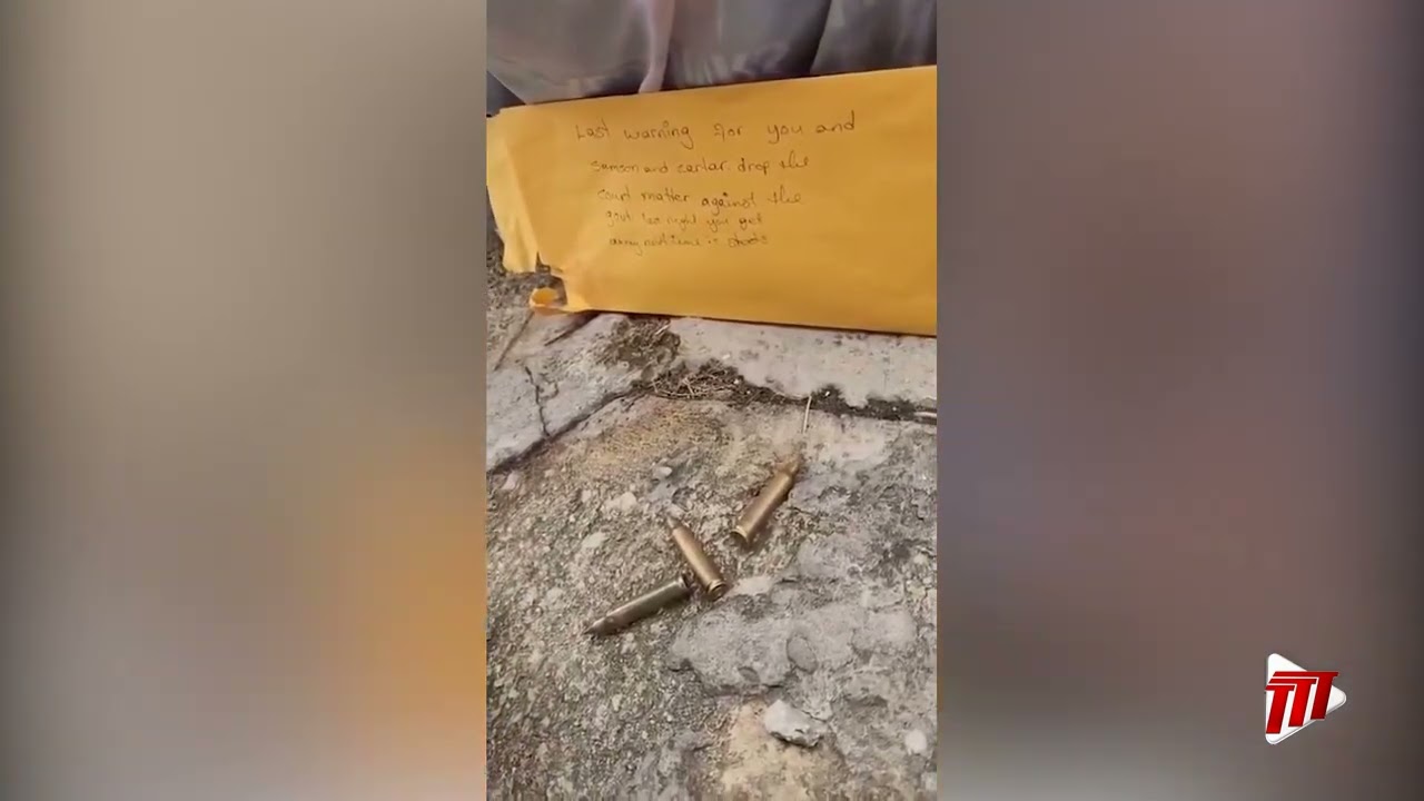 Полиция Тринидада и Тобаго расследует заявления об угрозах в адрес полицейского.