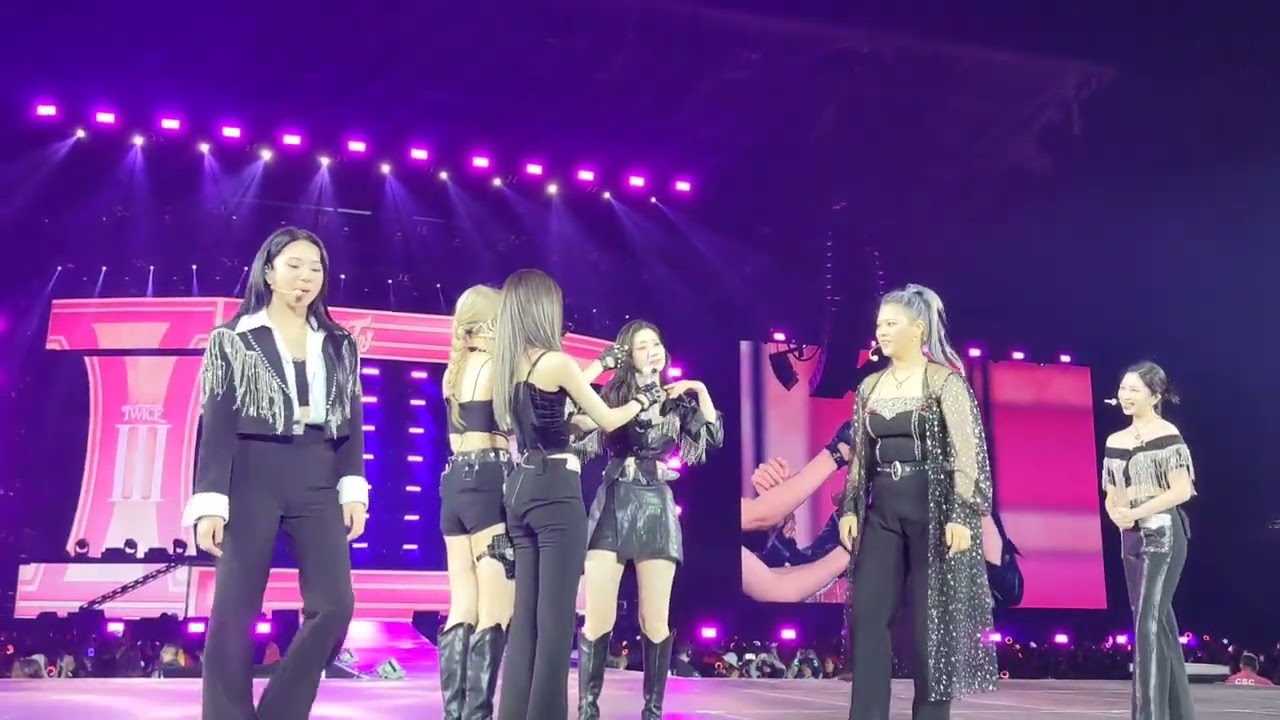 Dahyun Time + ONCE sings Happy Birthday and makes Dahyun cry
