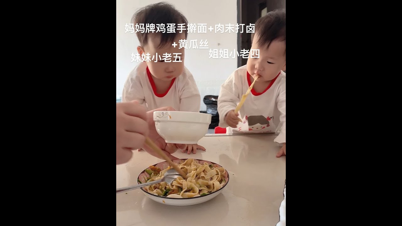 一天三顿饭都是心急的的不要不要滴，又哭又嚎的自己动手了😅 #人类幼崽有多可爱 #干饭 #记录小宝宝的开心快乐成长
