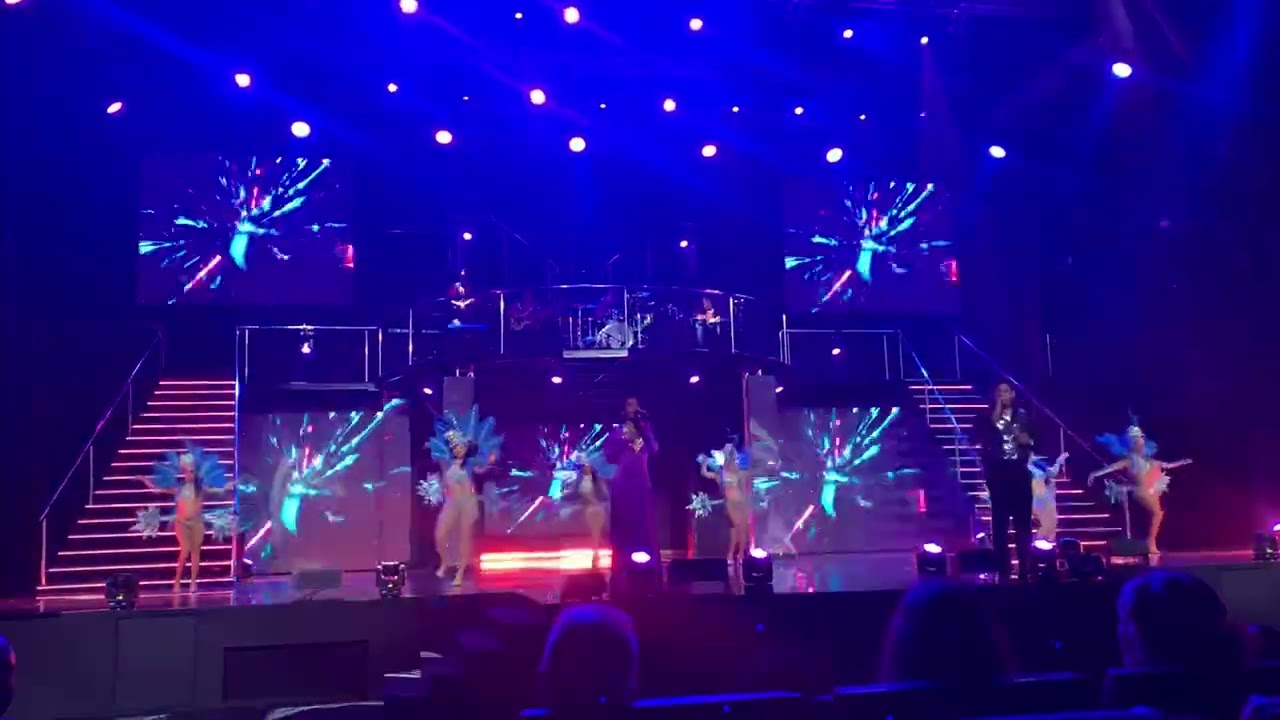 Gia đình đi nghỉ dưởn at LOPESAN COSTA BAVARO gia đình đi coi ca, hát, dancing at Dominican