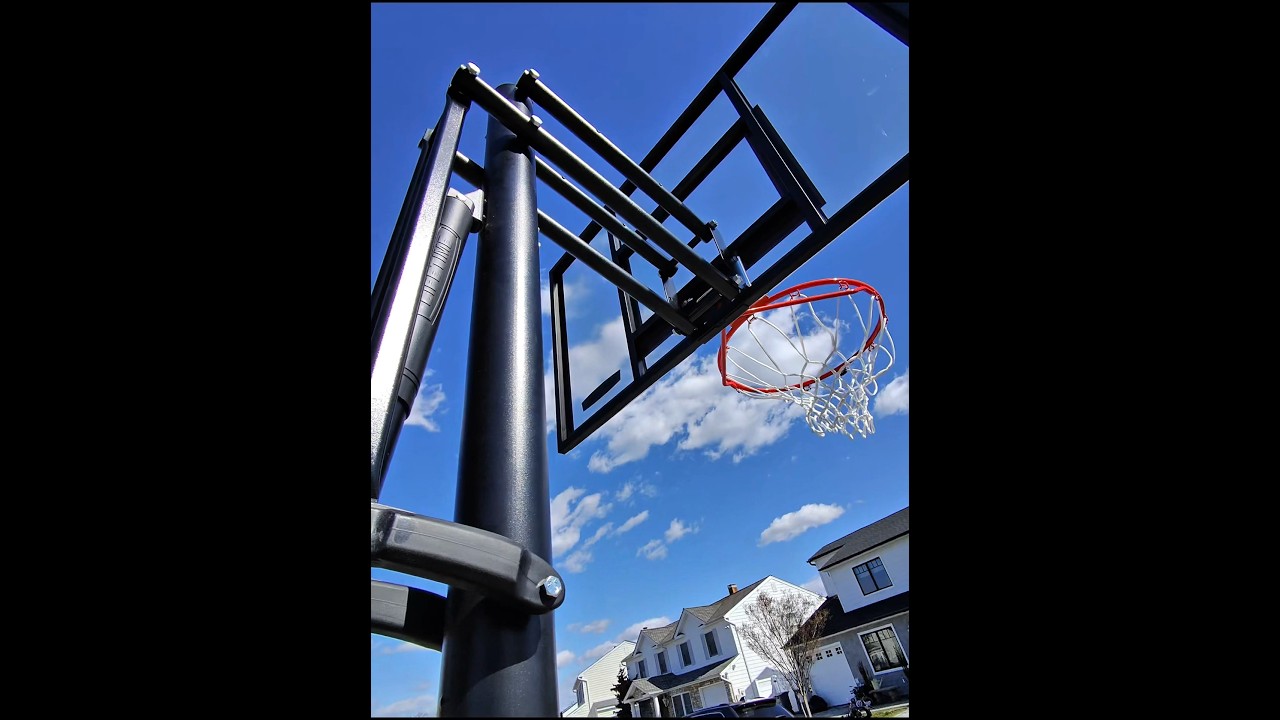 Я уже мастер по дыркам. #handyman #usa #work