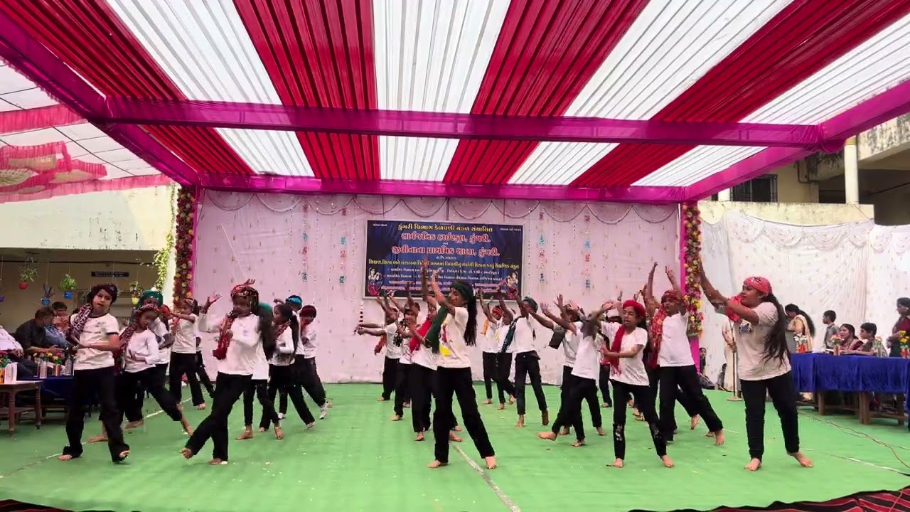 Delhi hoi ke mumbai song dance in std-3,4,5