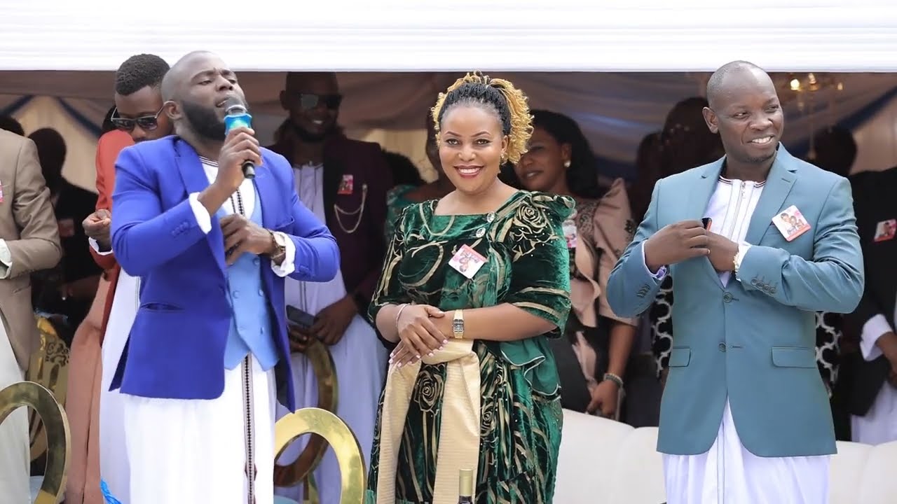 Mc Bakidawo ne Lubalwambuzi bakyekoze ku Mukolo.