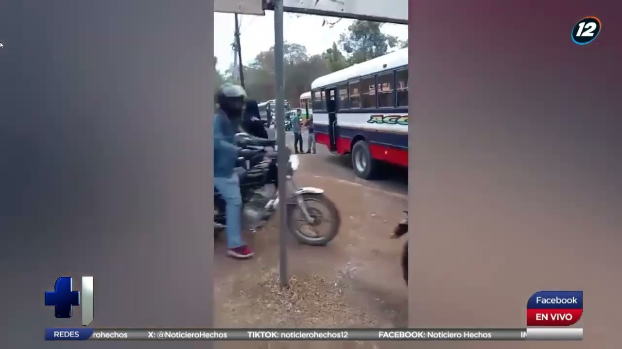 Accidente entre autobuses y camión genera cierre parcial en Santa Ana Centro. NH12