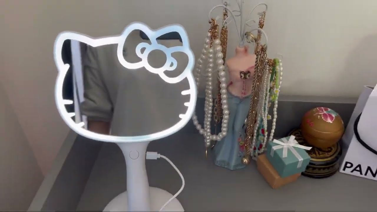 UNBOXING HELLO KITTY LED HAND MIRROR #HELLOKITTY #MIRROR
