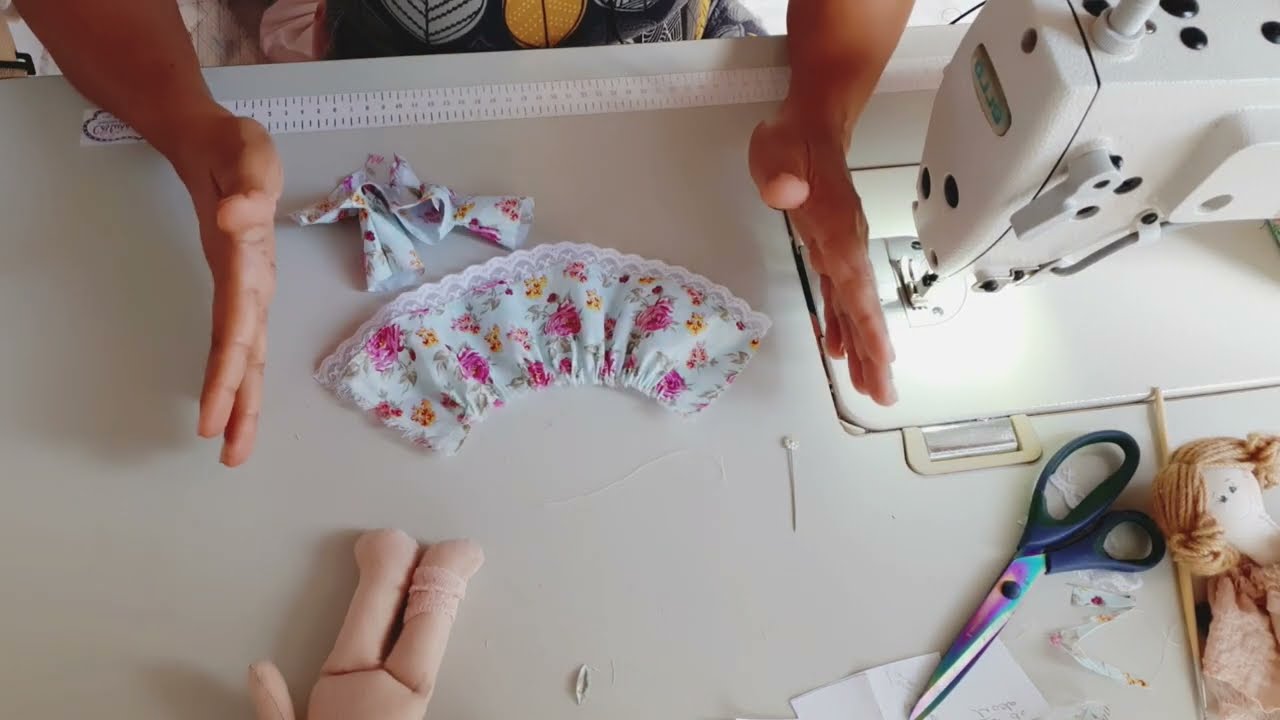 Roupa de boneca  fácil e rápido como fazer.
