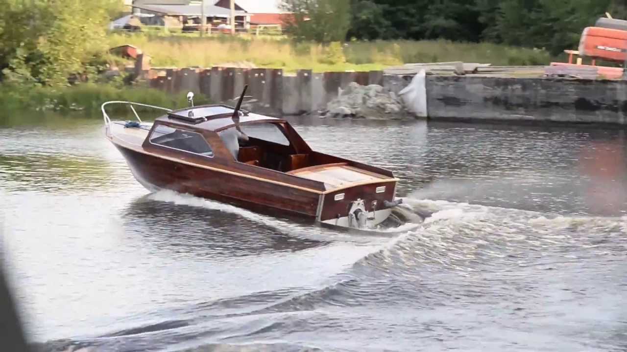 Mahonkiveneen testaaminen. Mahogany boat test.
