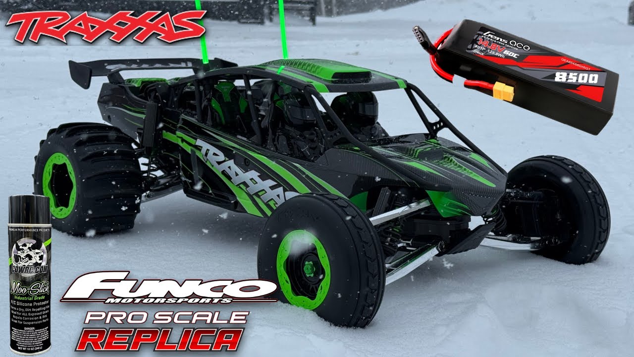 Первый заезд гоночного автомобиля Traxxas Pro Scale по песку (в условиях метели)