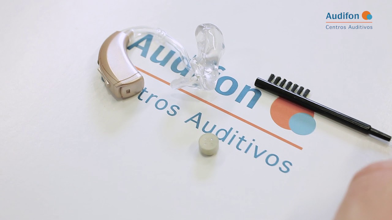 Cambio de pila de un audífono retroauricular BTE / Audifón