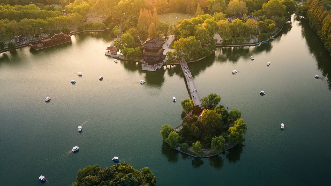 Live: Time-honored charm of Hefei's Xiaoyaojin Park, east China's Anhui Province