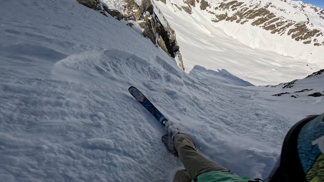 Poudreuse et neige de printemps. 