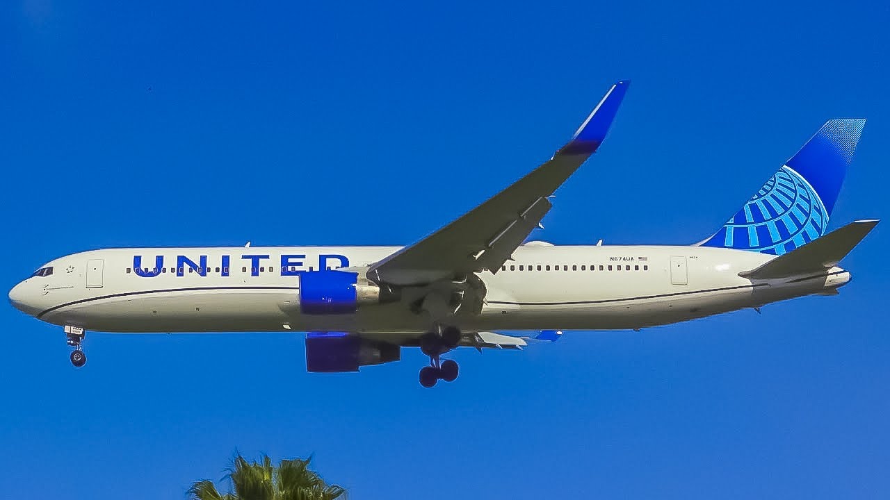 (4K) Afternoon Arrivals at Los Angeles International Airport