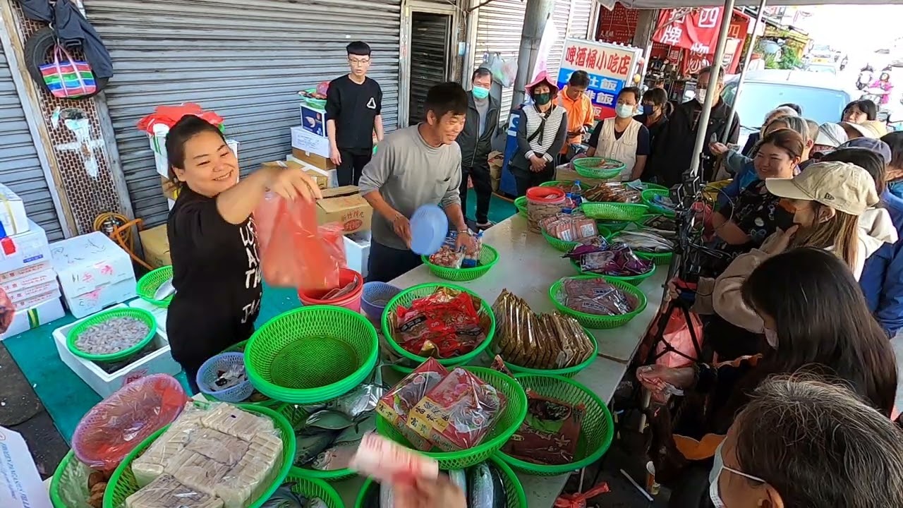 大叔越介紹越歪 怎麼講一講變18禁了 台中太平803中山市場中山路二段509號 台中海鮮大叔 海鮮拍賣 海鮮叫賣  叫賣哥 seafood auction