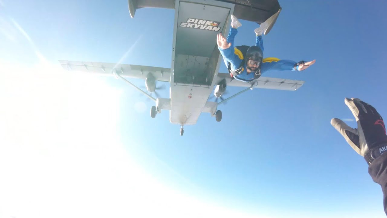 Fallschirmsprungpr&uuml;fung 2022 Pink Skyvan @SkydiveVarrelbusch
