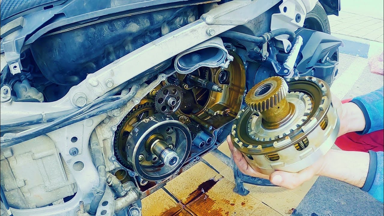 Embrayage Tmax / Clutch Tmax 530 / كفاش بدلت دياسك ديال دراجتي