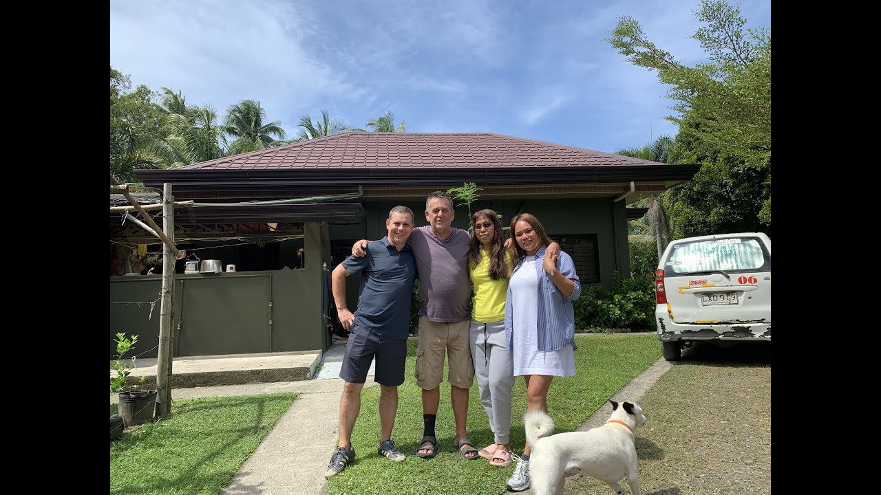 Мы только что провели замечательные две ночи у Ли и Джой. Чик продал козу маленькой Мишель.