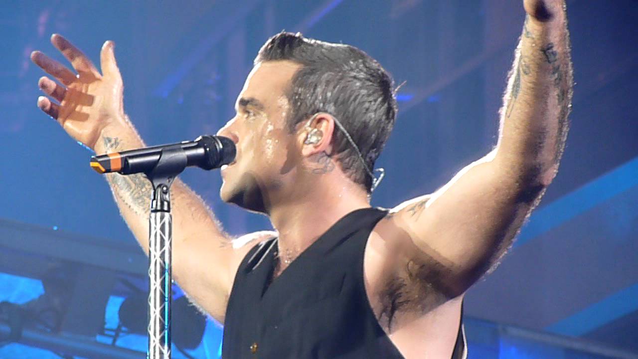 Take That Progress Live - Robbie Williams sexy Beyonce moves @ Amsterdam Arena 18.07.11