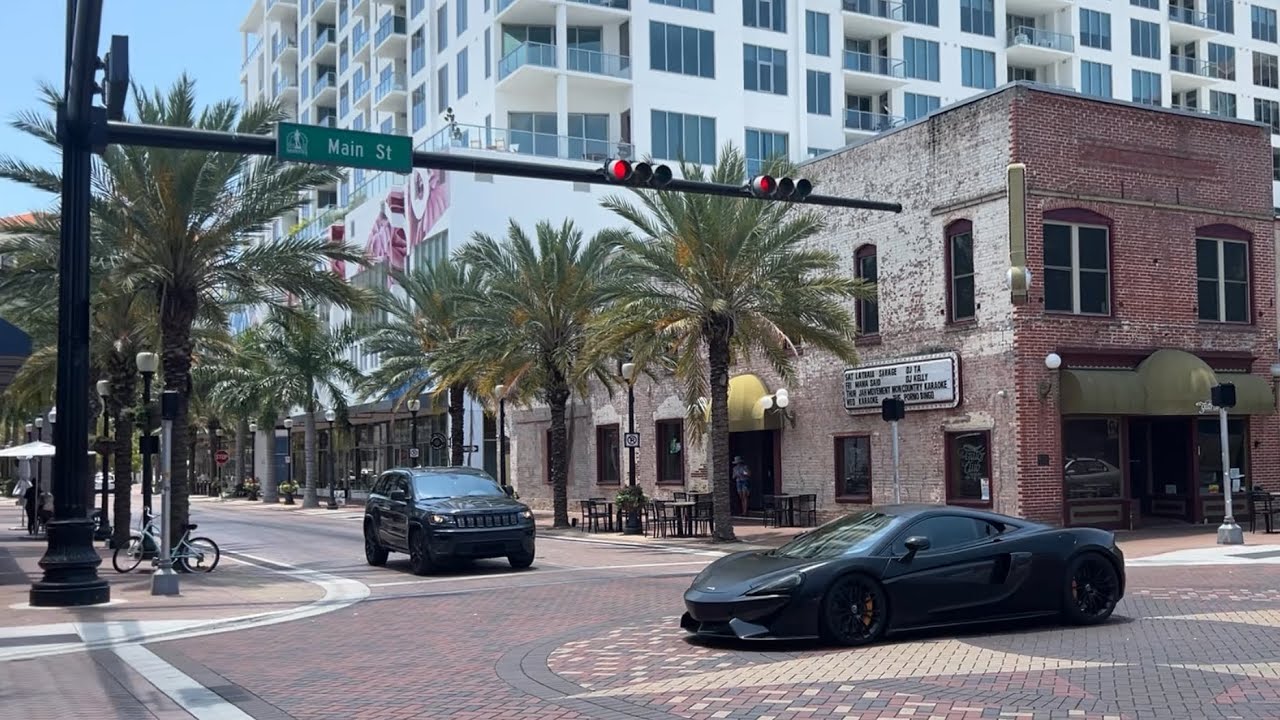 Walking Downtown Sarasota  2024