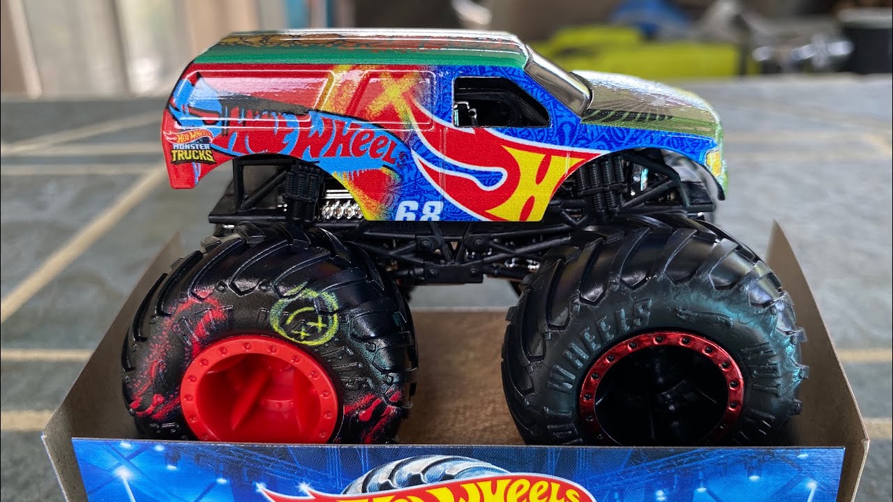 Hot Wheels Monster Trucks Live Party Crusher Unboxing/Review