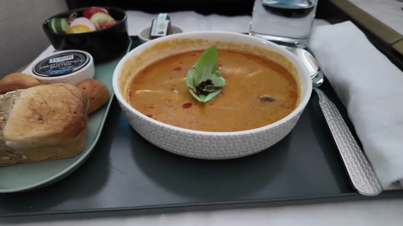 EVERYTHING I ATE ON ETIHAD AIRWAYS BUSINESS CLASS - ABU DHABI TO BANGKOK