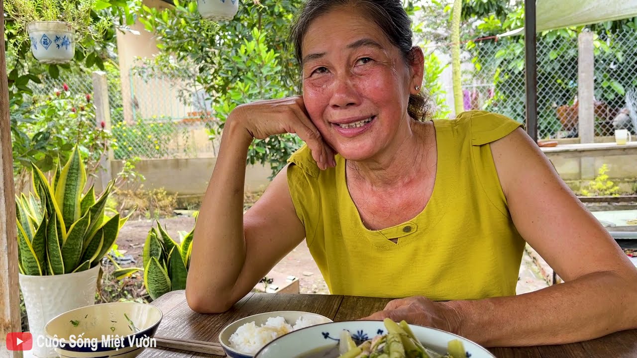 Sáng câu cá cho má nấu canh chua, trưa ăn bánh chuối mẹ làm | Cuộc Sống Miệt Vườn
